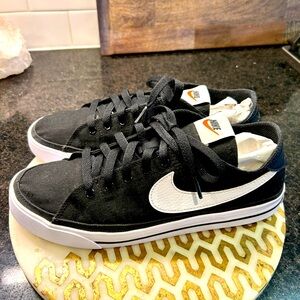 Nike Black Canvas Shoes Size 9